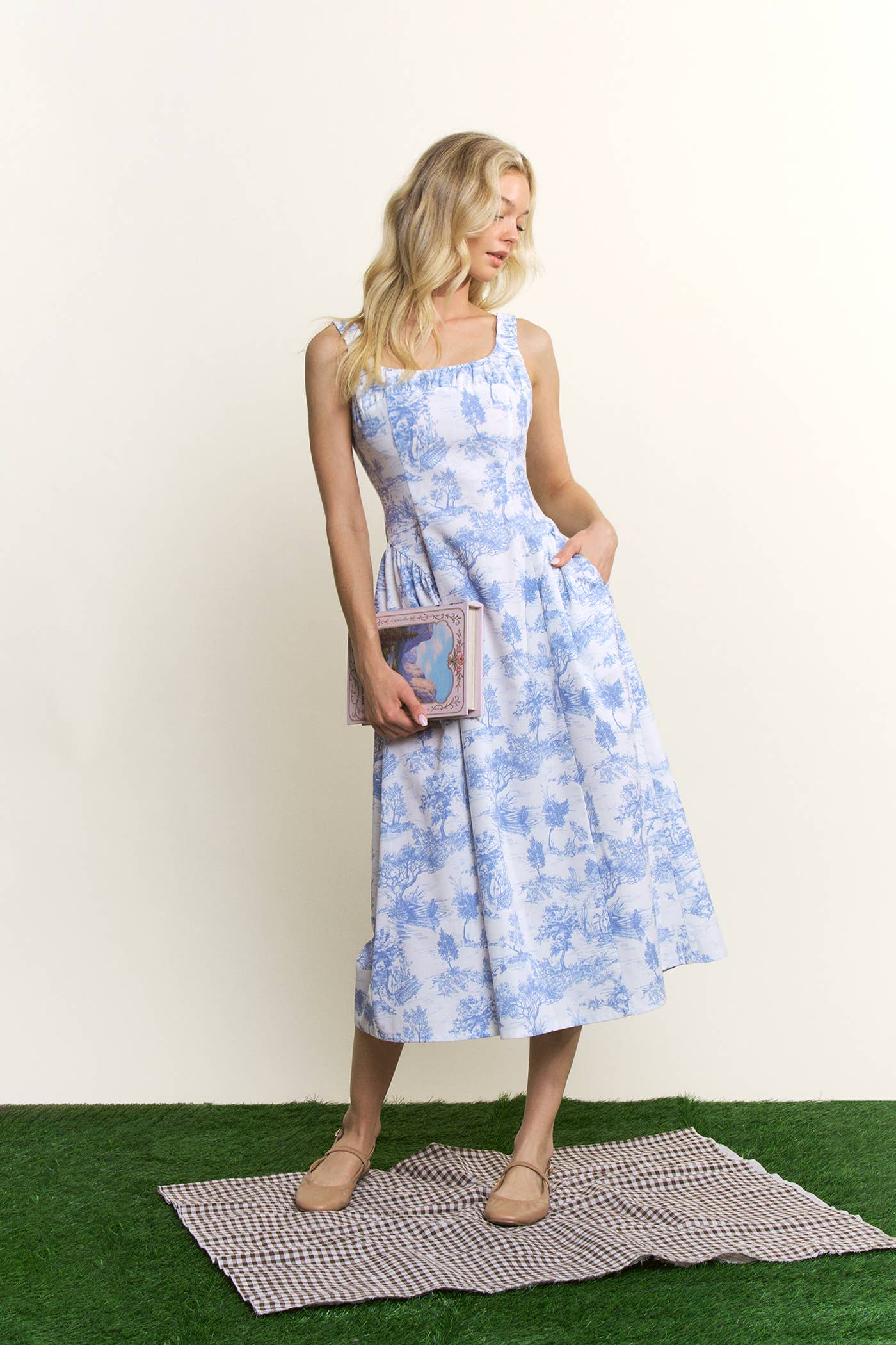 PRINTED SQUARE NECKLINE MIDI DRESS