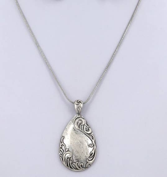 Burnished Silver Filigree Teardrop 16" Necklace